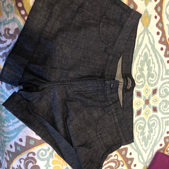 VICTORIA SECRET LONDON JEAN SHORTS NWOT - Picture 2 of 4